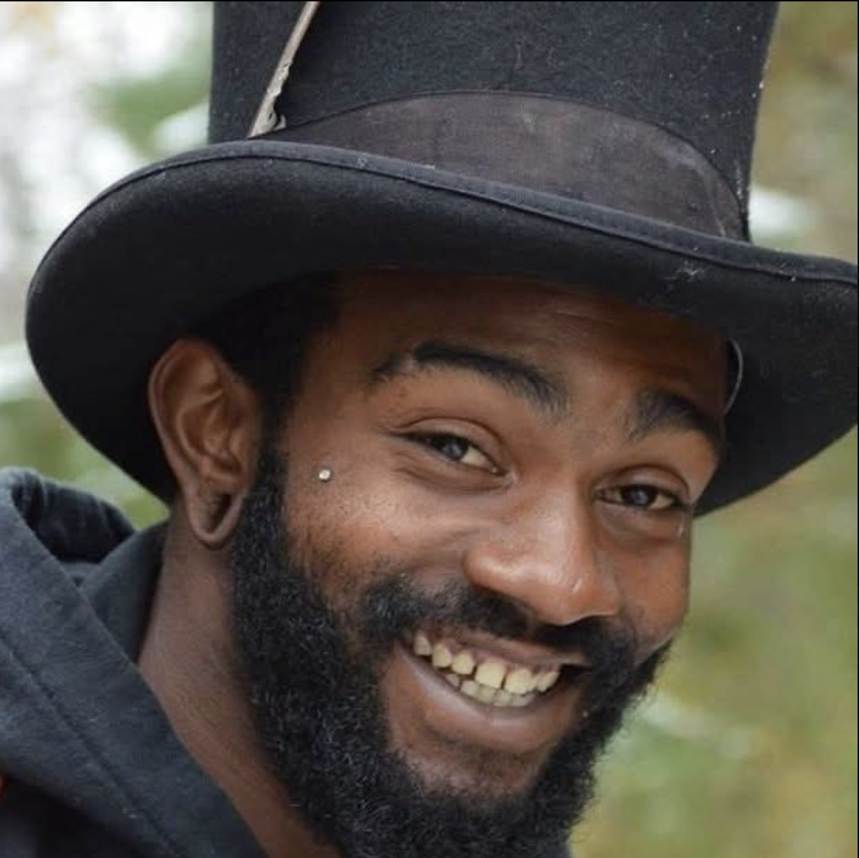 Portrait of Dewon Moton.